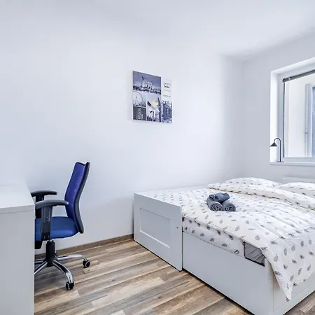 Apartment Adm - Premiere Sky - Free Parking Garage Pressburg