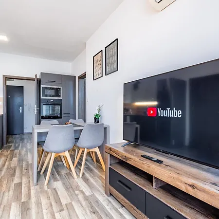 Adm - Premiere Sky - Free Parking Garage * Pressburg