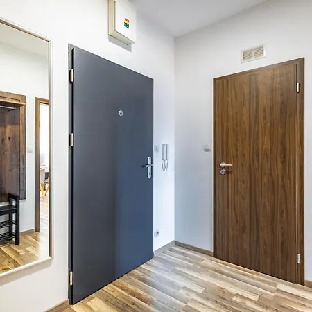 Adm - Premiere Sky - Free Parking Garage * Pressburg