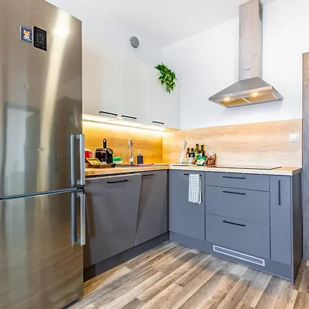 Adm - Premiere Sky - Free Parking Garage * Bratislava